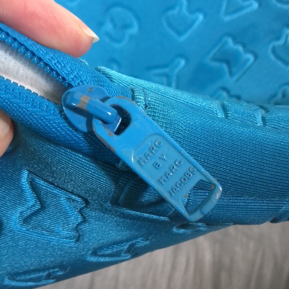 💕2/$20💕Marc by Marc Jacobs Turquoise Dreamy Logo Laptop Case - Picture 4 of 4